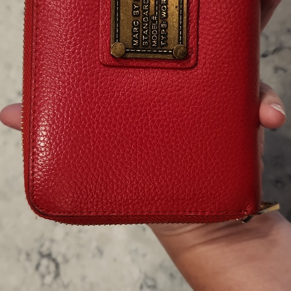 Marc By Marc Jacobs Classic Q Slim Zip Around Wallet Red Leather - Picture 10 of 14